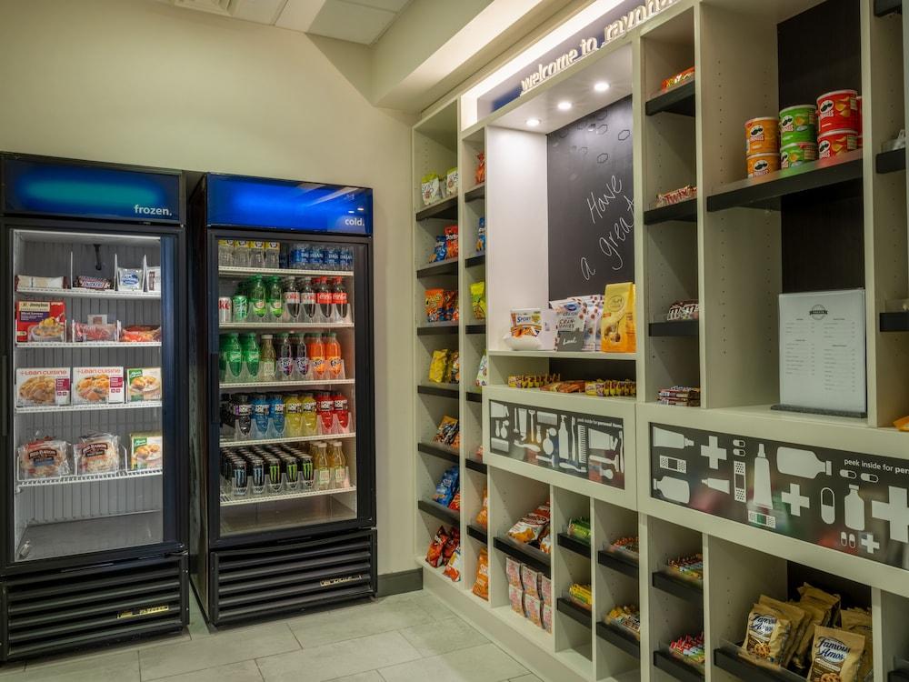 ハンプトン イン レイナム トーントン Raynham エクステリア 写真